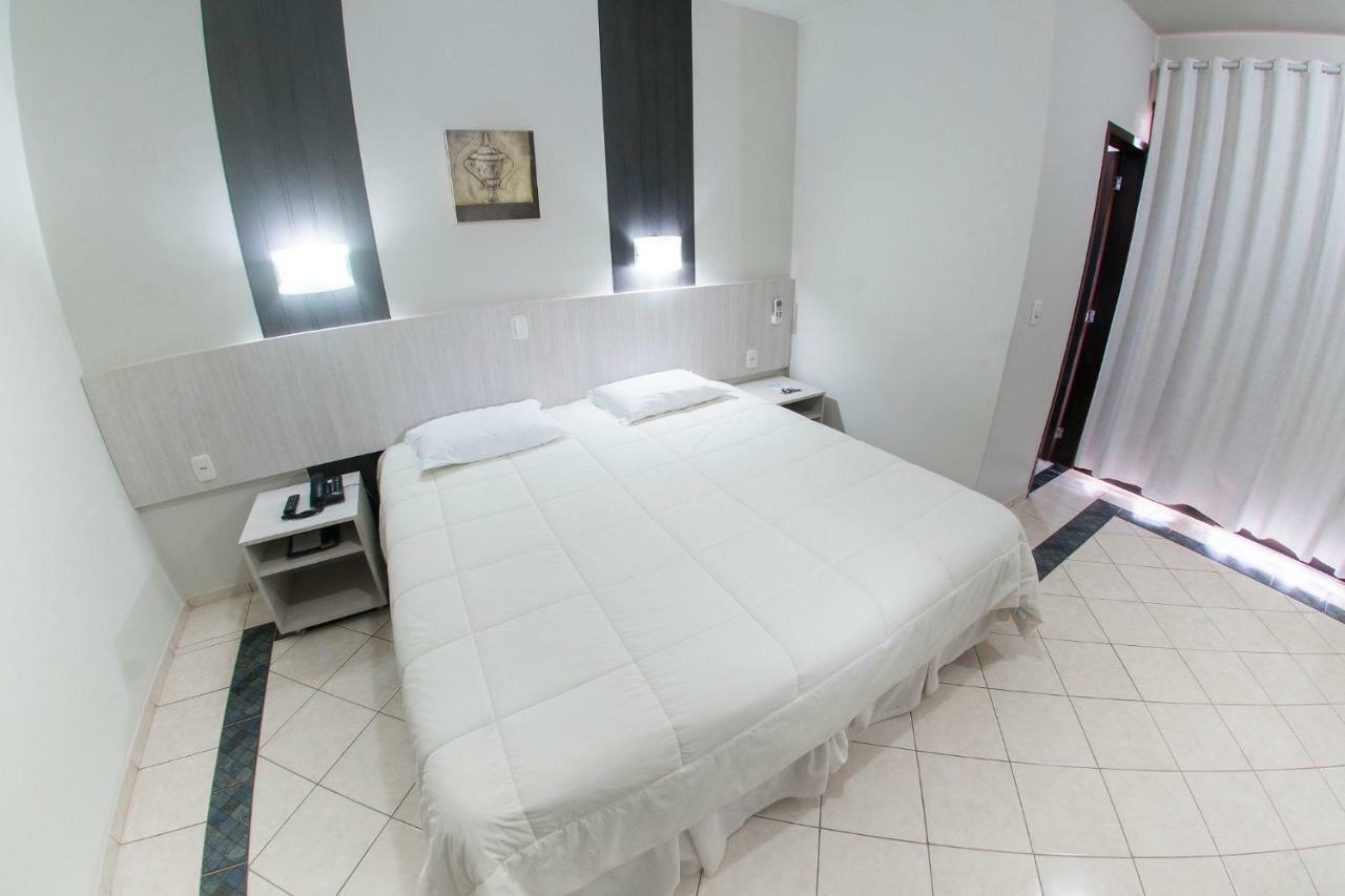 Quarto com Cama de Casal ou 2 de Solteiro