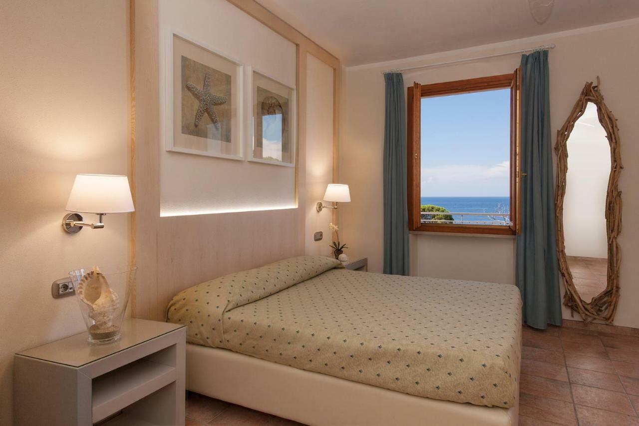 Camera Tripla con Vista Mare