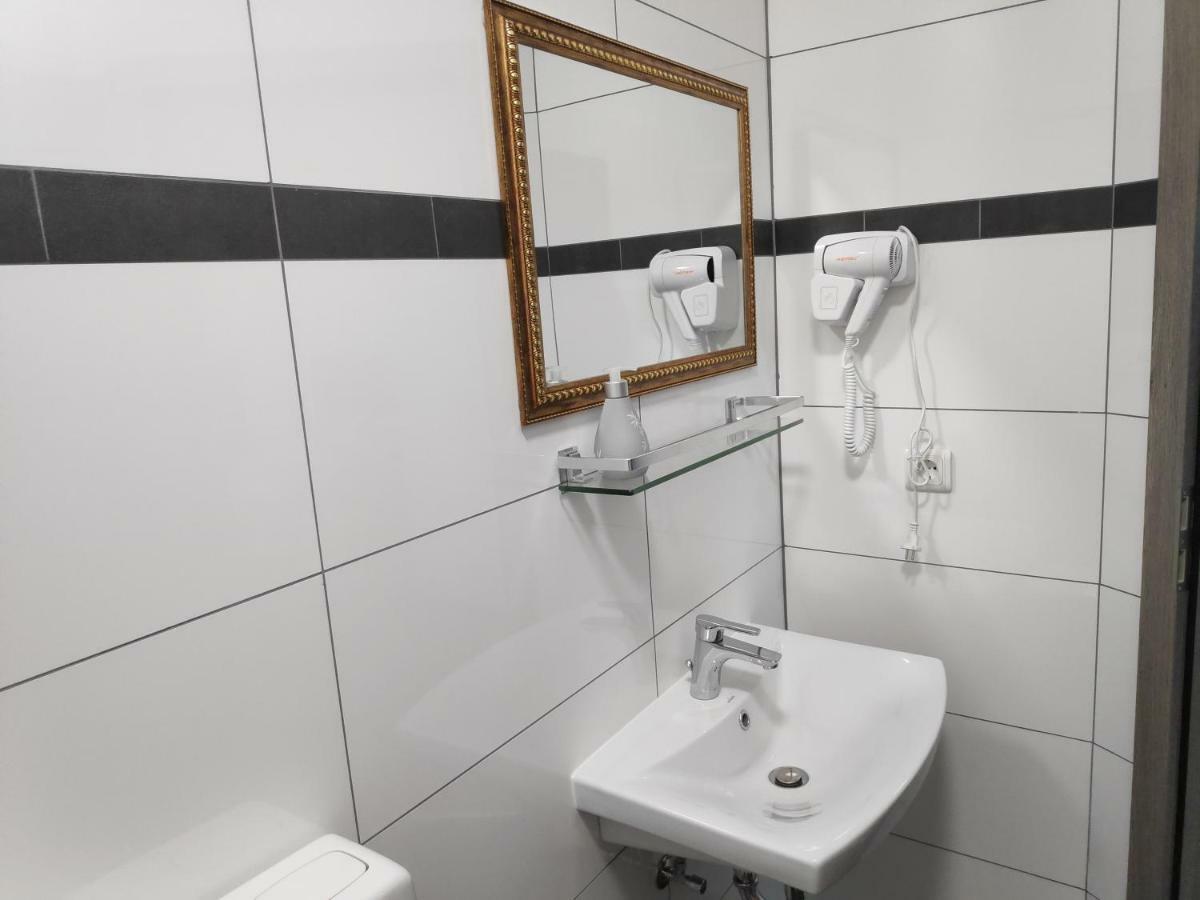 Vierbettzimmer mit Gemeinschaftsbad