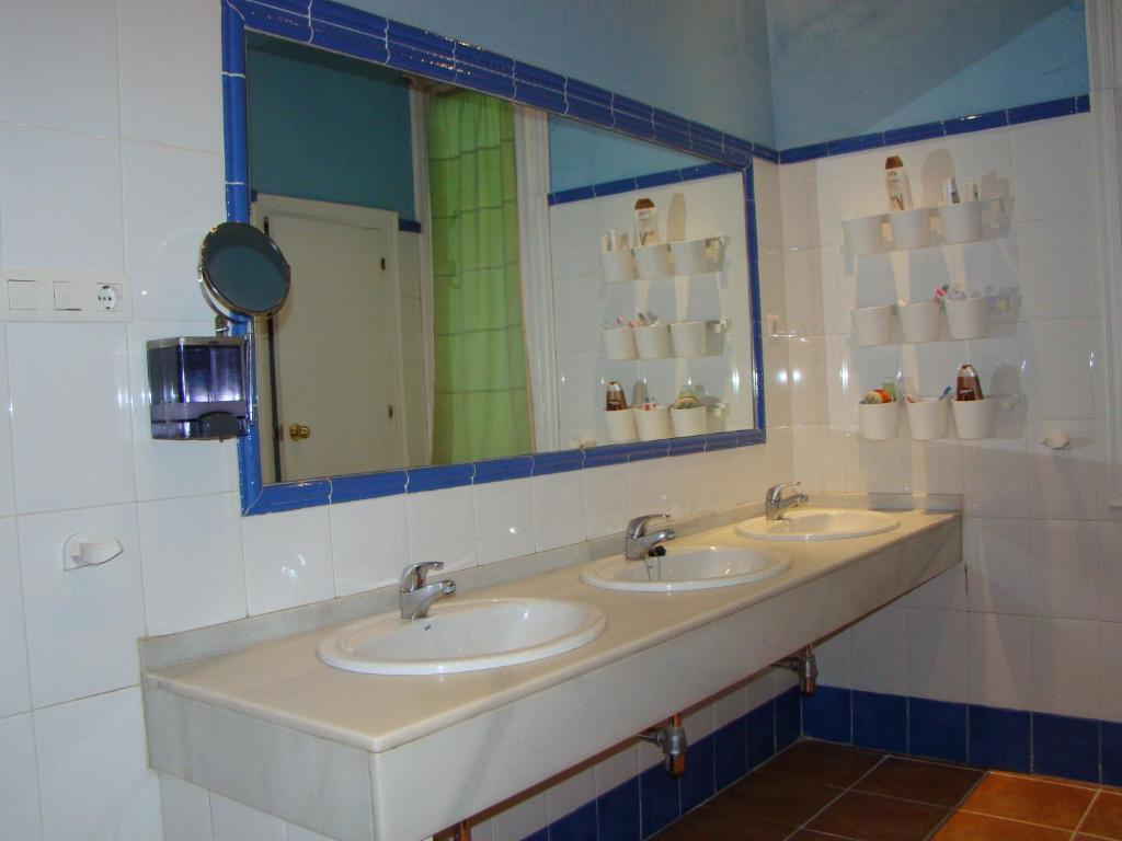 Quarto Individual com Casa de Banho Partilhada