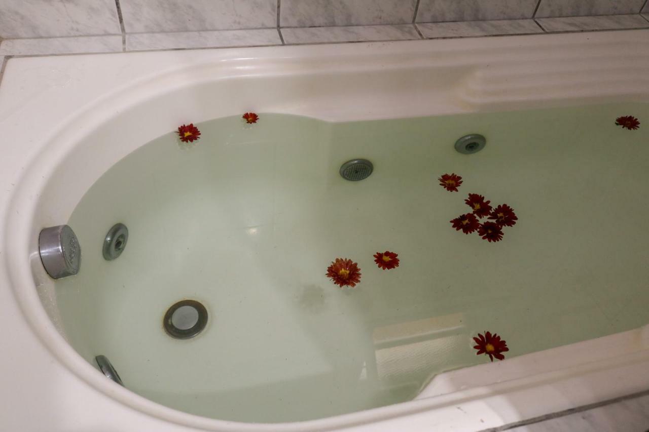 Deluxe Double Room Bath,905143471:JPEG
