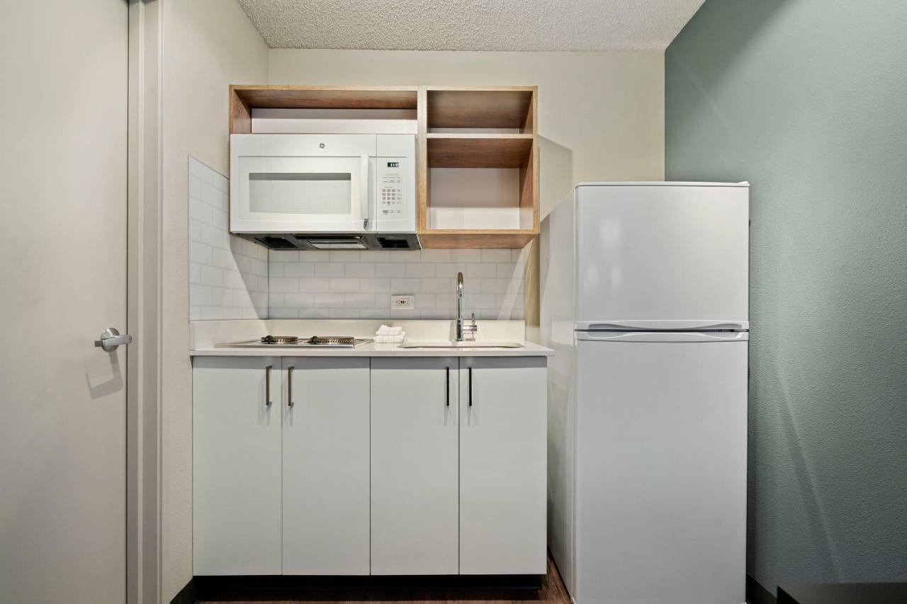 Deluxe Studio with 1 King Bed - Non-Smoking