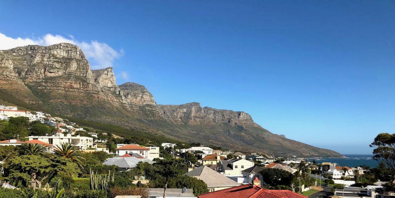 Superior Doppel- oder Zweibettzimmer mit Balkon, Bergblick und eingeschränktem Meerblick