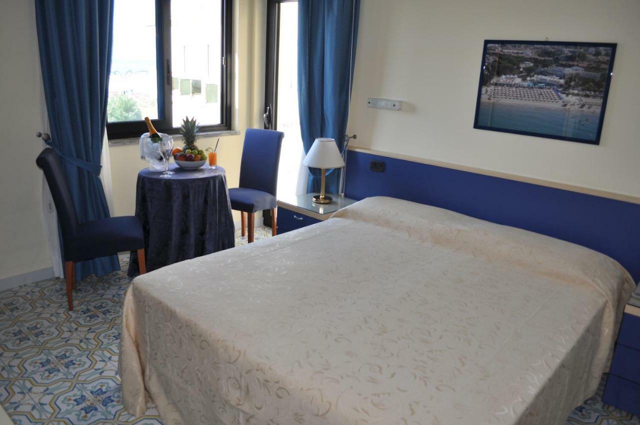 Double or Twin Room,663942603:JPEG