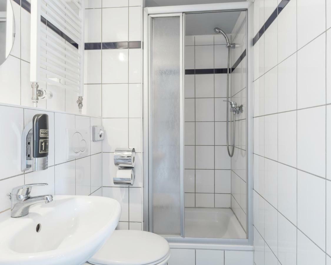 Twin Room,1435518979:JPEG