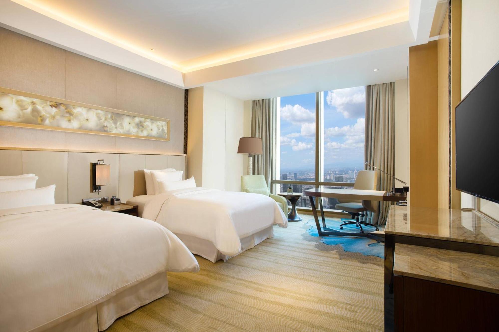 Club Queen Room, Club Lounge Access