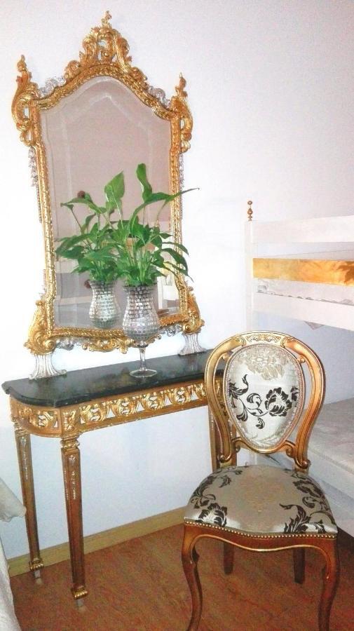 Quarto Familiar com Casa de Banho Privativa Externa