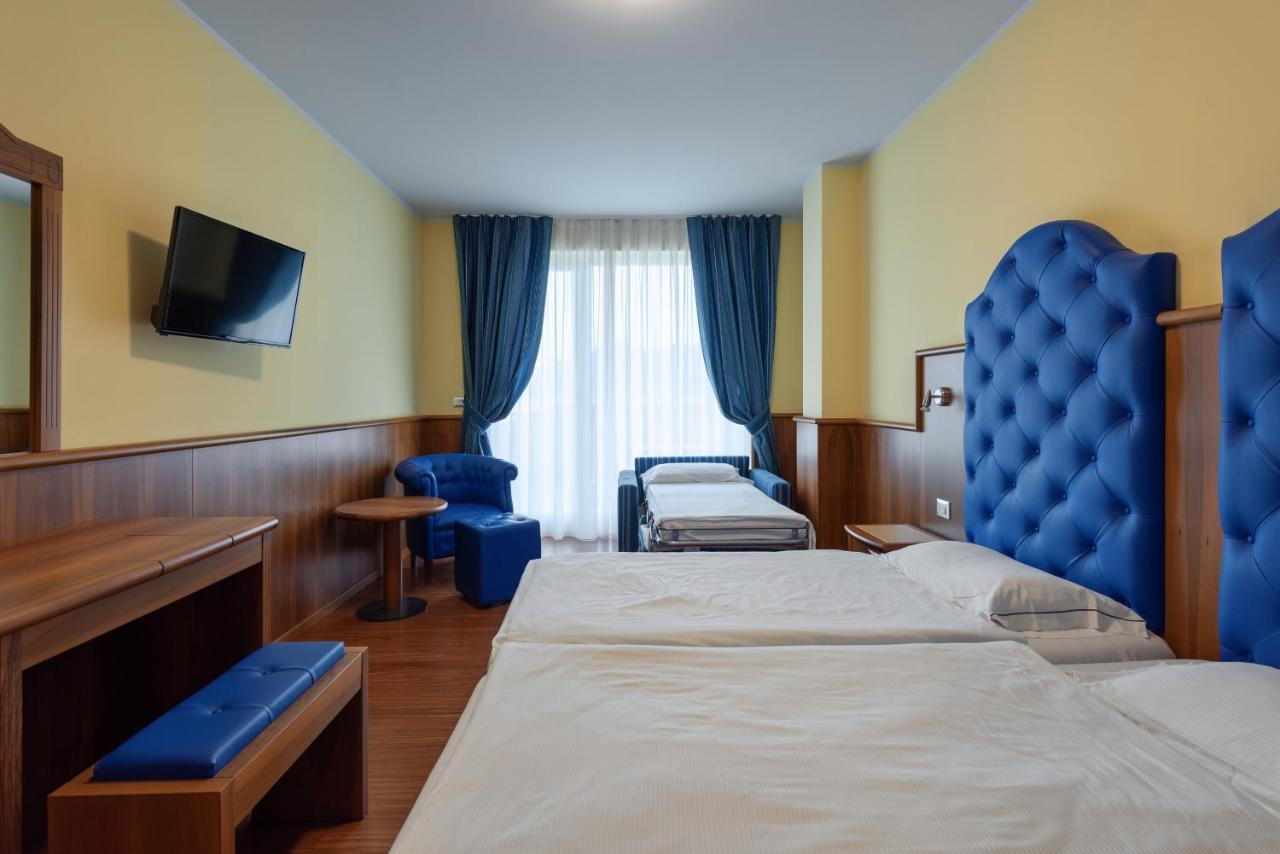 Camera Deluxe Doppia con Letti Singoli con Vista Lago