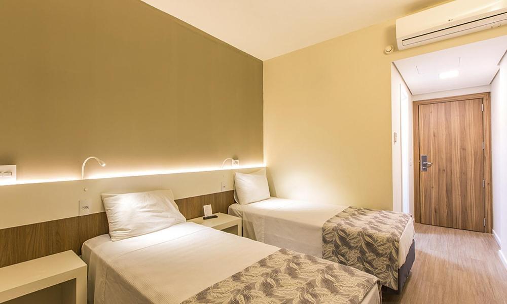 Quarto Econômico com 2 Camas de Solteiro