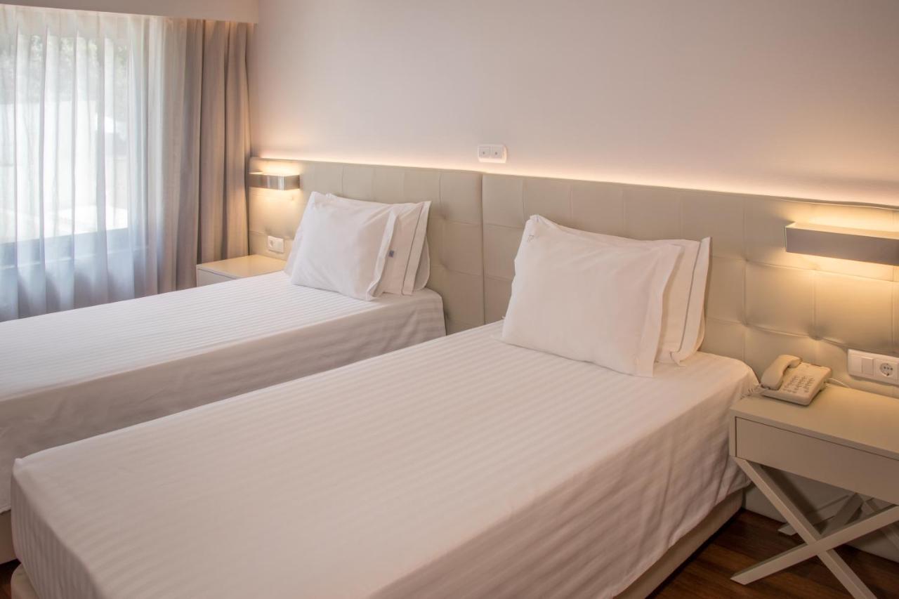 Quarto com Cama de Casal ou 2 de Solteiro