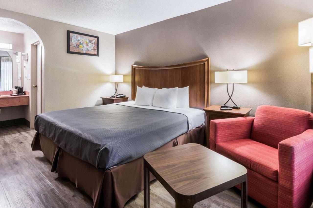 King Room - Accessible/Non-Smoking