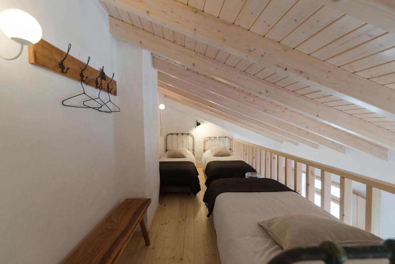 Quarto Triplo com Casa de Banho Privativa