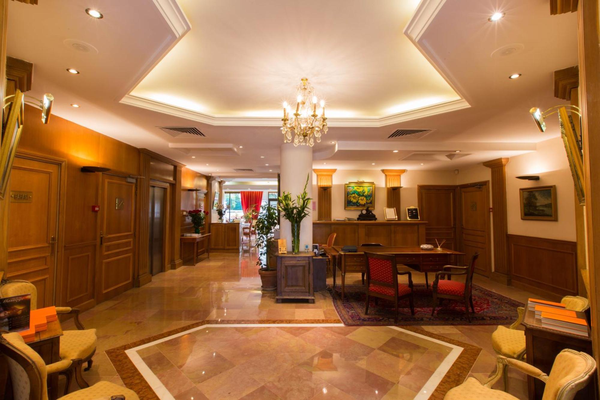 Suite Junior con balcón y vistas al jardín