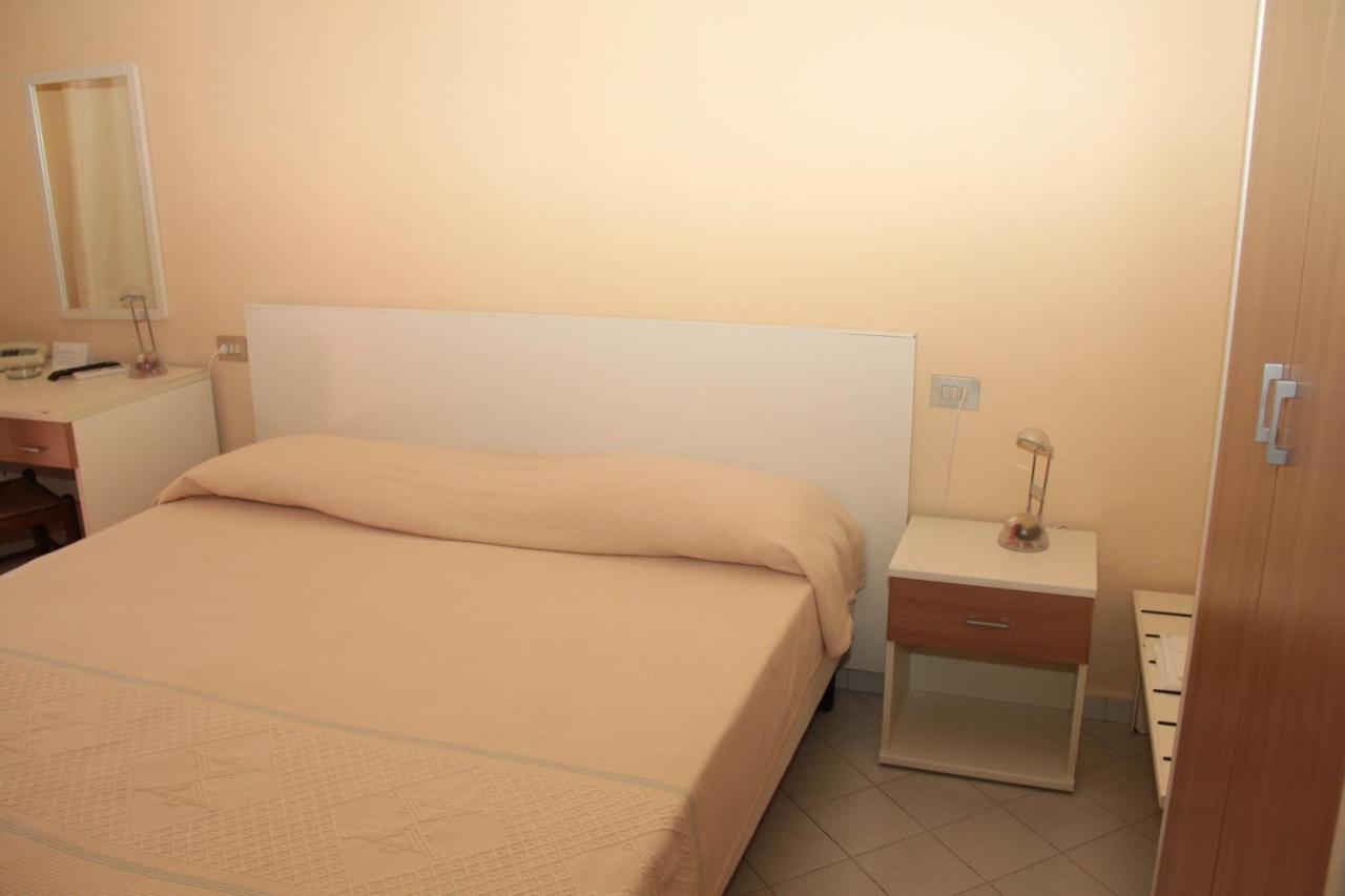 Classic Double Room,942779455:JPEG