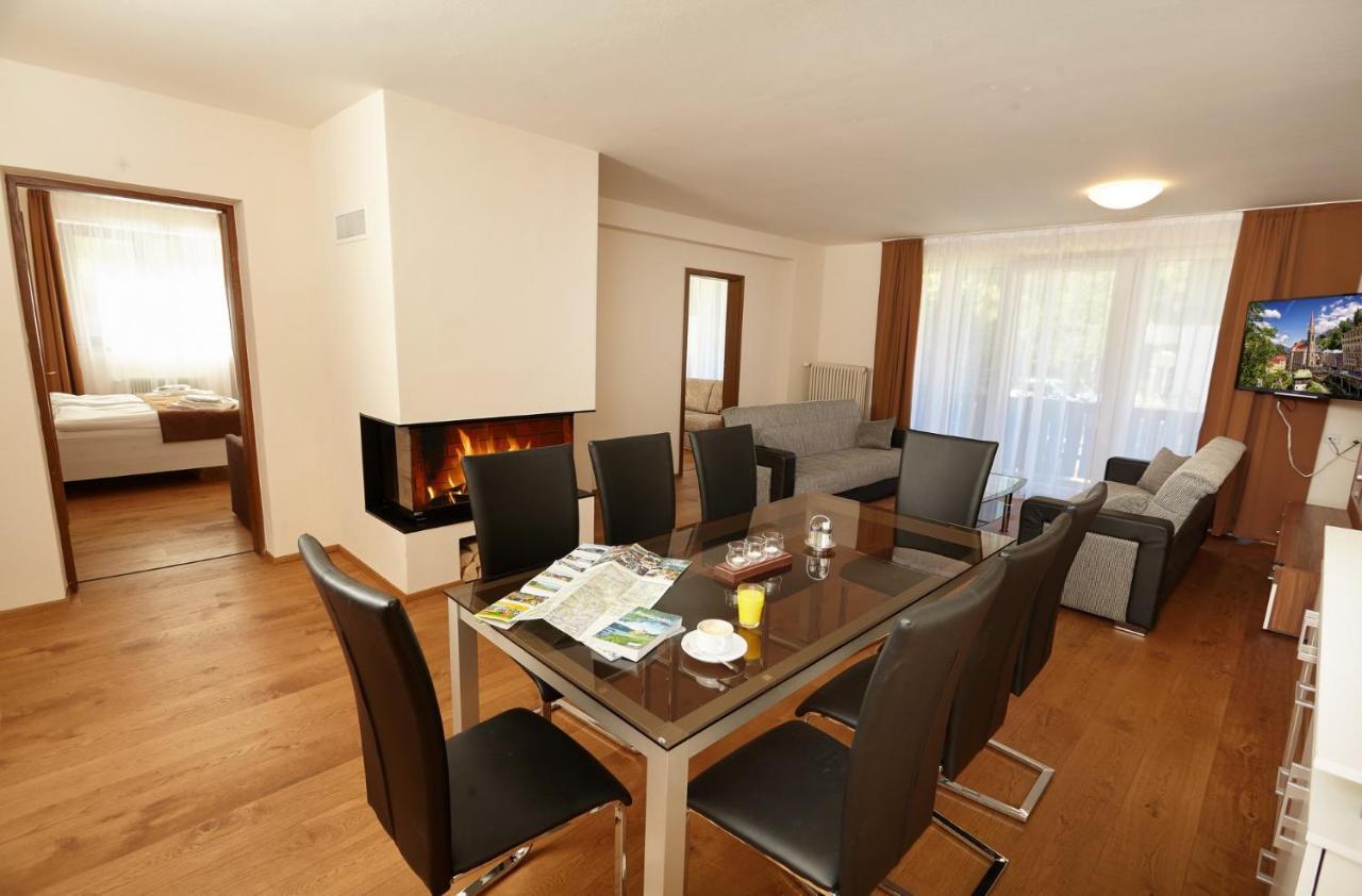 Deluxe Three-Bedroom Apartment,944354032:JPEG