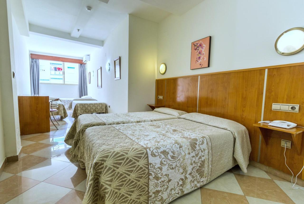 Quarto Familiar (2 Adultos + 2 Crianças)