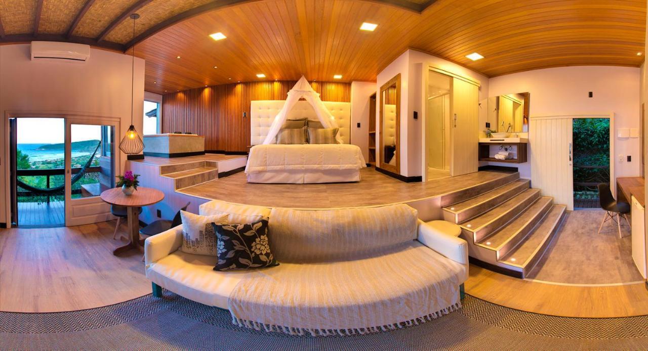 Suíte Luxo com Banheira de Hidromassagem