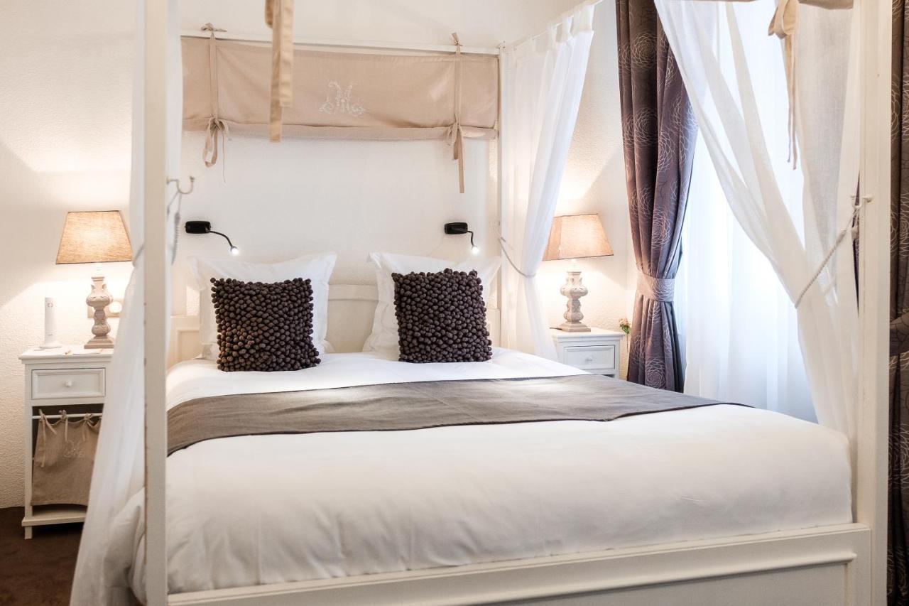 Deluxe Zimmer mit Himmelbett (2 Erwachsene)
