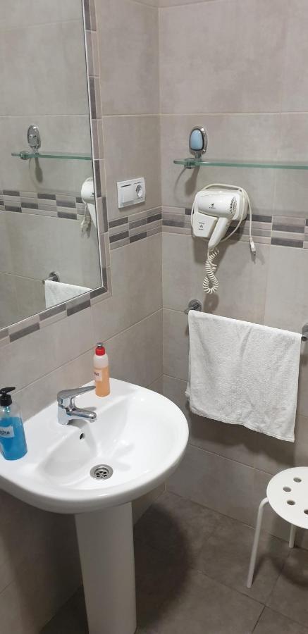 Tweepersoonskamer met Gedeelde Badkamer