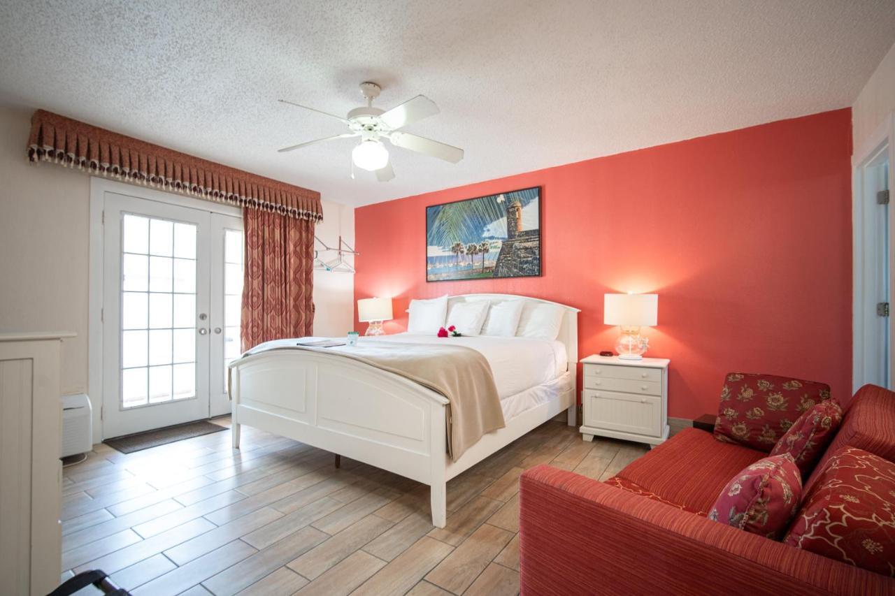 Deluxe King Studio with Full Kitchen-Non Smoking