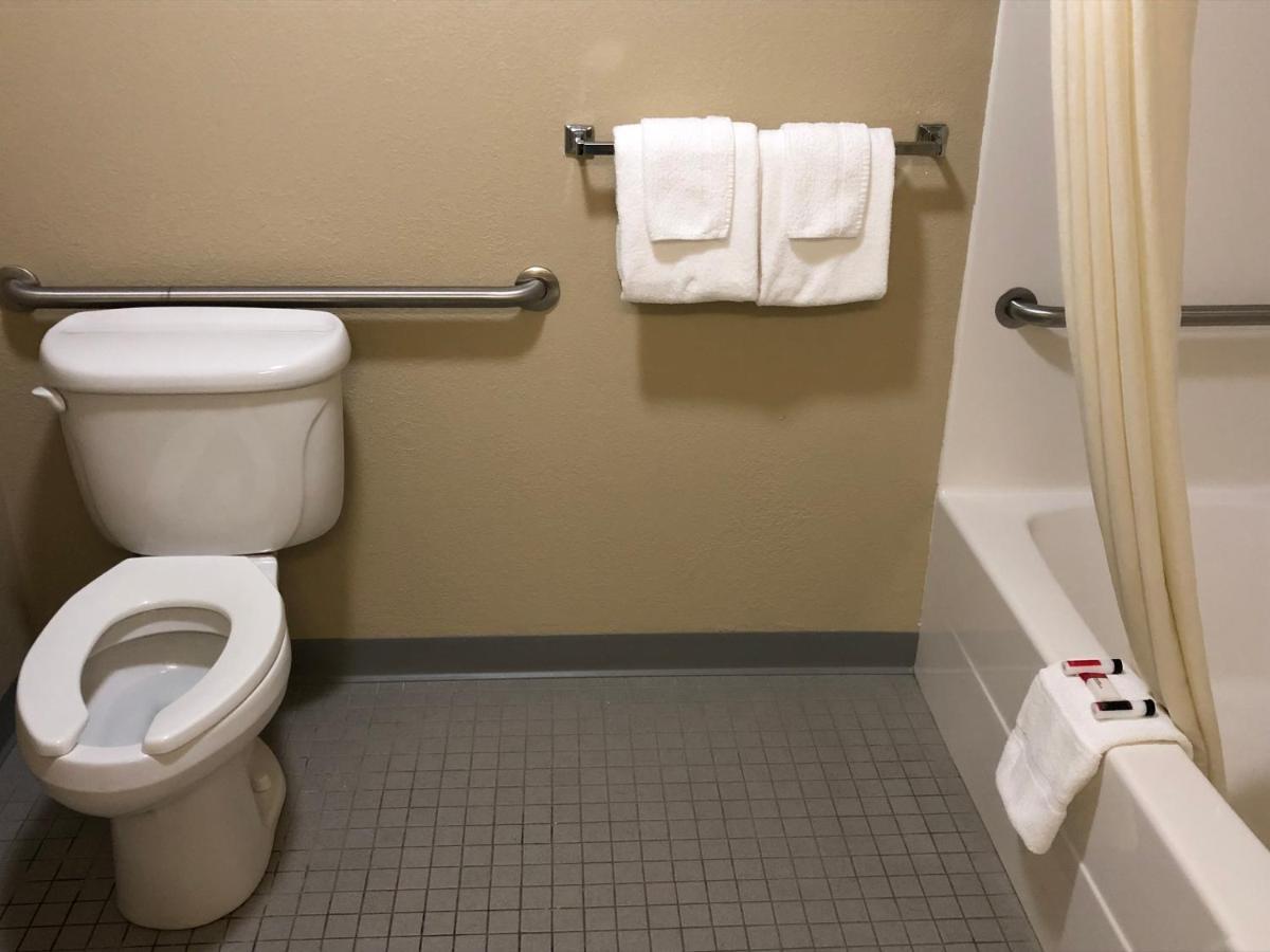 Queen Room - Disability Access/Non-Smoking