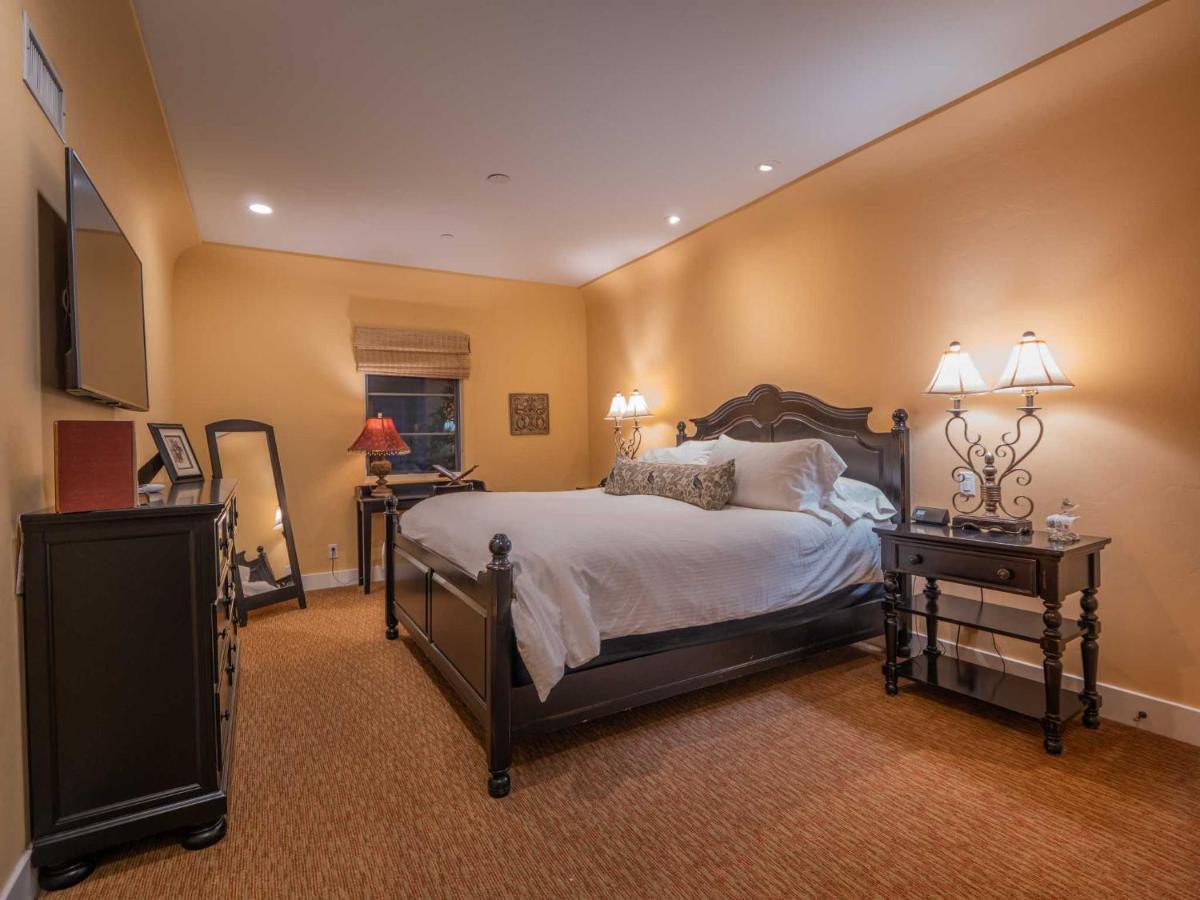Luxury Suite 6