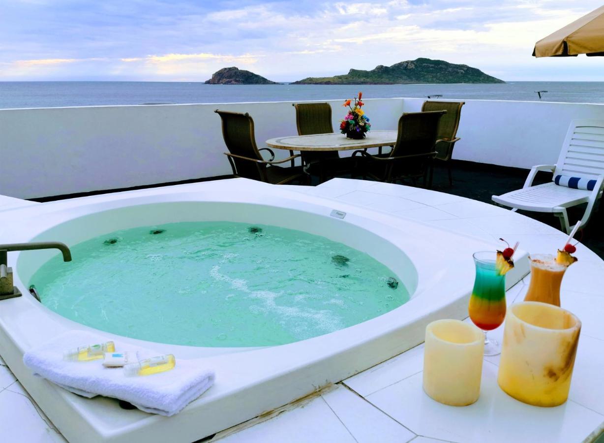Queen Suite with Spa Bath