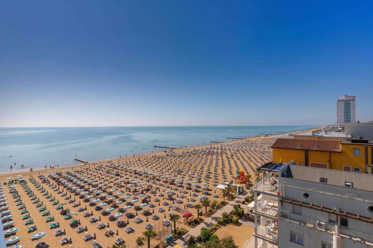 Suite con Terrazza e Vista Mare Parziale (2 Adulti)