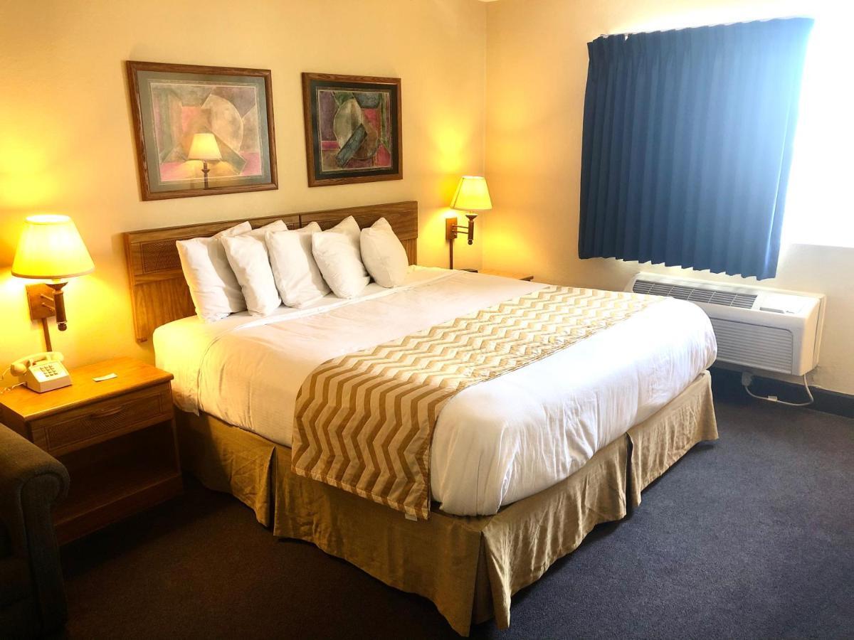 Queen Room with Roll-In Shower - Mobility Accessible/Non-Smoking