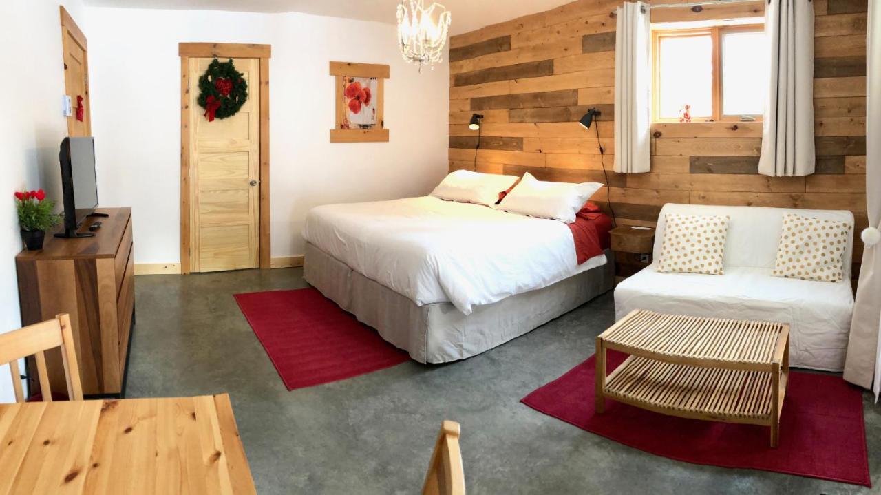Zimmer mit Kingsize-Bett