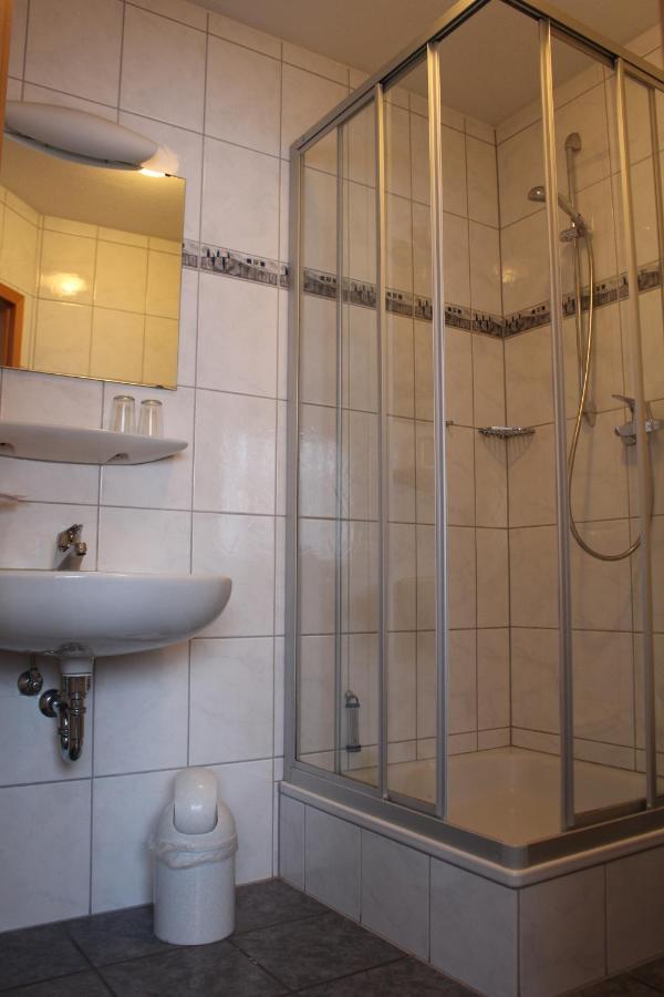 Dreibettzimmer mit Bad