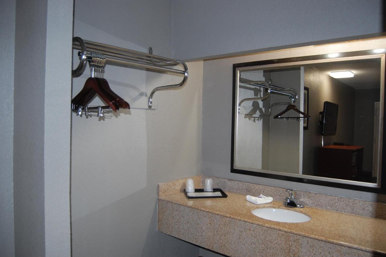 Deluxe King Room - Non-Smoking