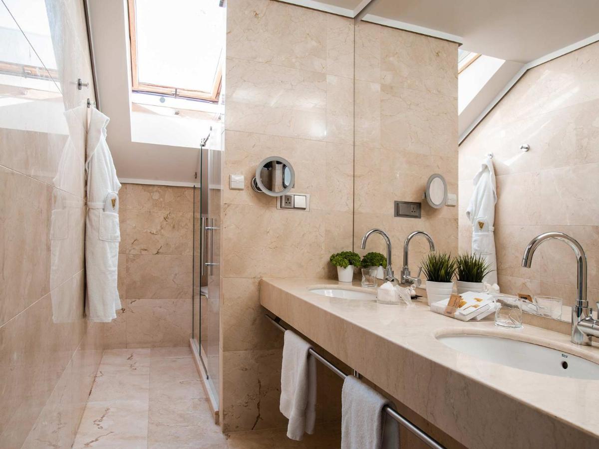 Superior Double or Twin Room with Terrace