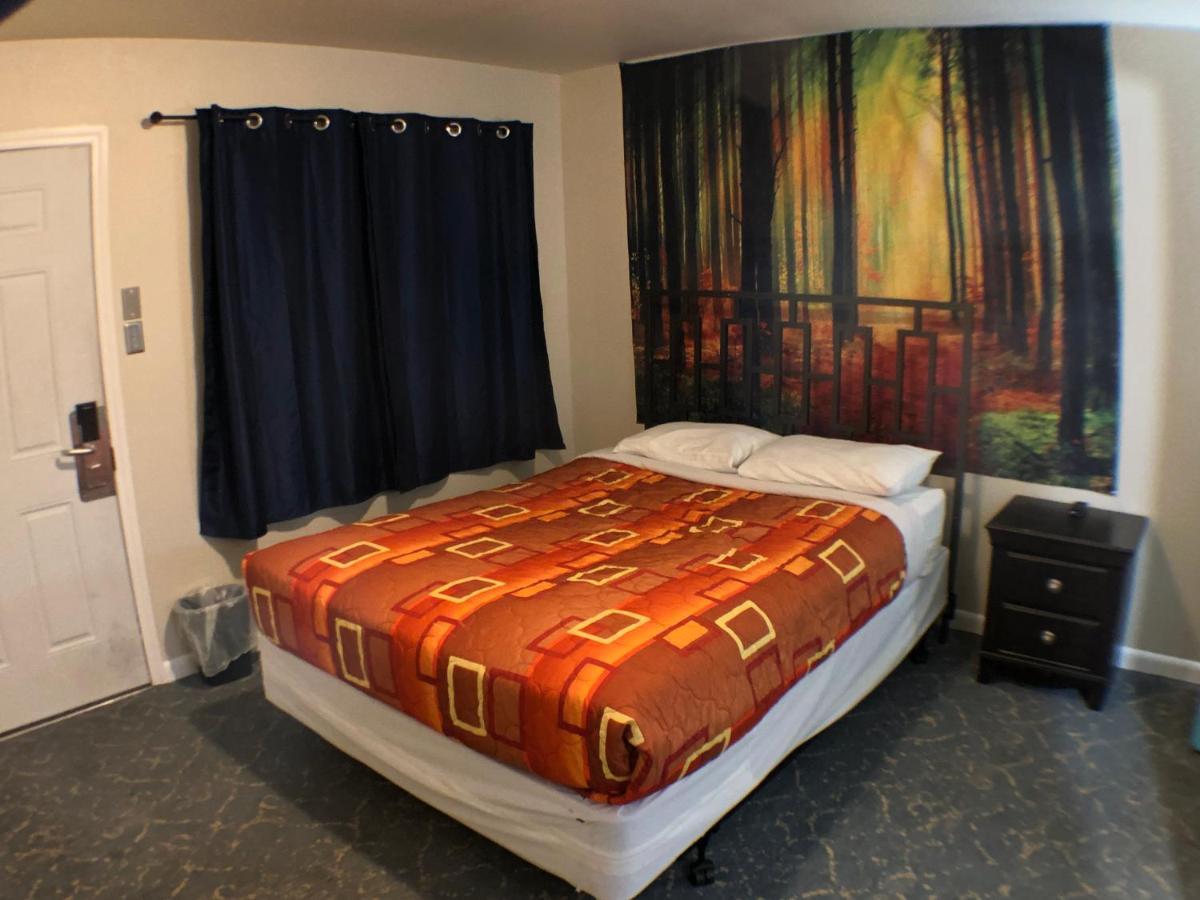 Queen Room with Mountain View