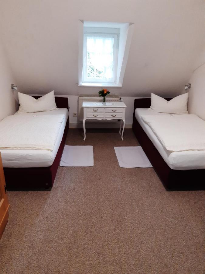 Doppelzimmer mit Gemeinschafts-WC