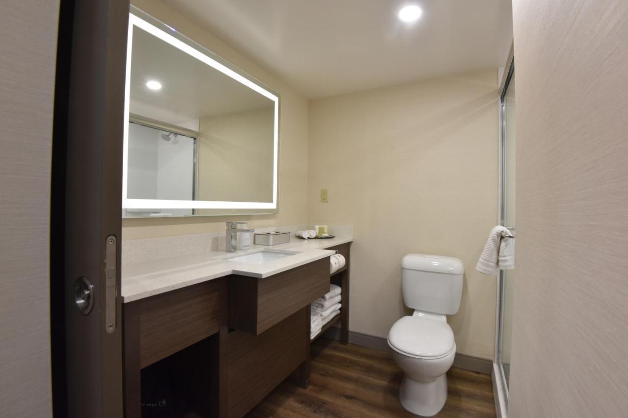 Corporate Floor - Business King Room