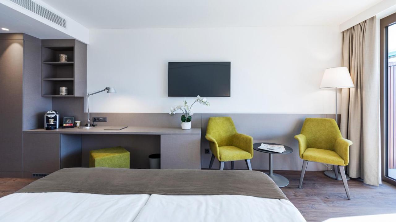 Doppelzimmer mit seitlichem Seeblick – 1. Etage