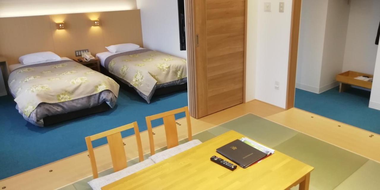 Habitación renovada con zona de tatami y vistas al jardín - No fumadores