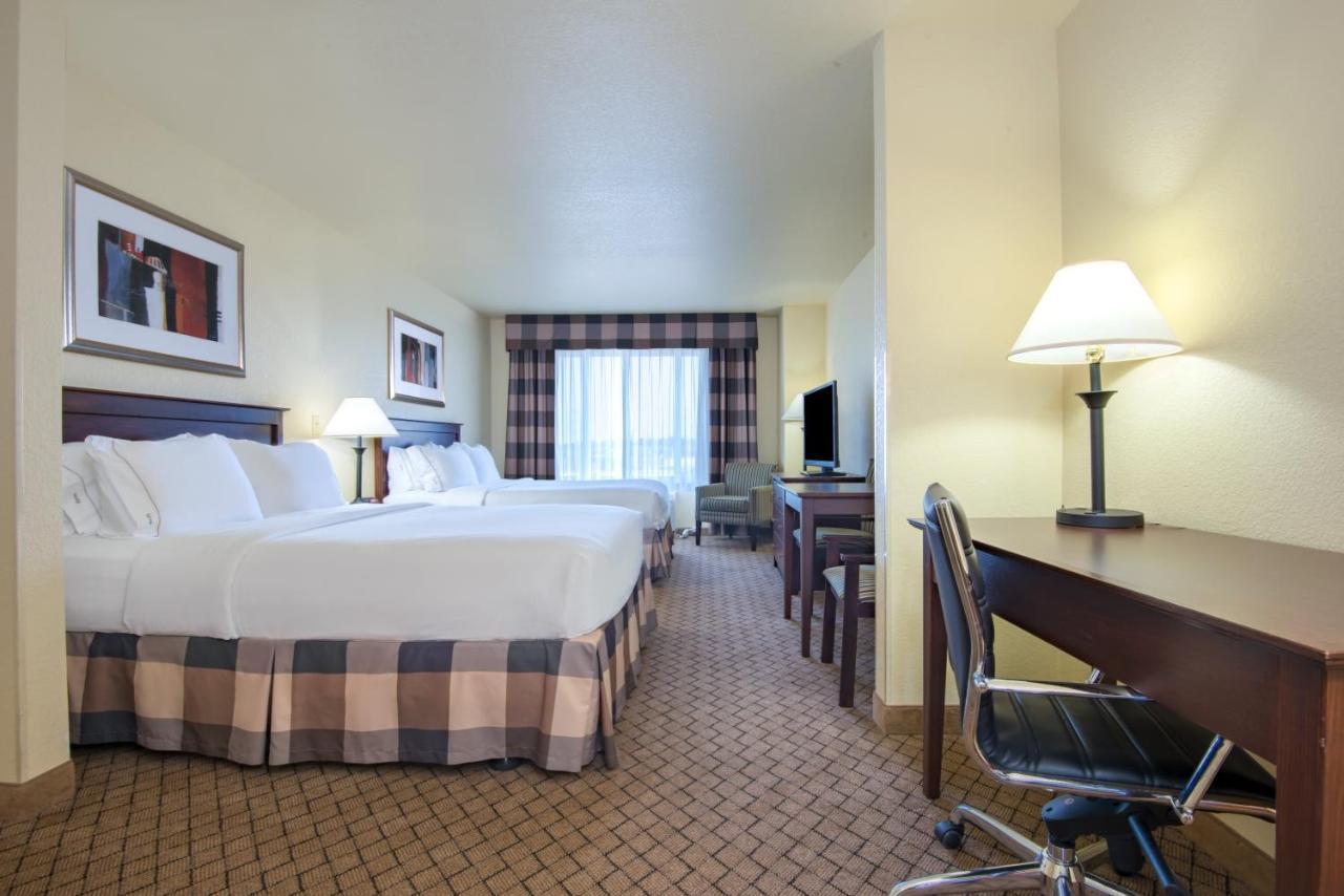 King Suite with Disability Access and Bathtub - Non Smoking