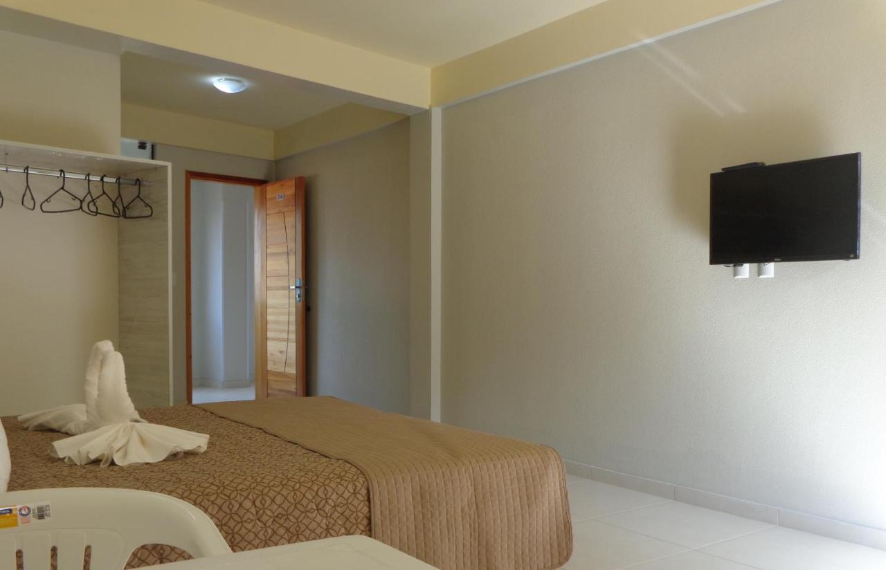 Quarto Grande com Cama de Casal ou 2 de Solteiro