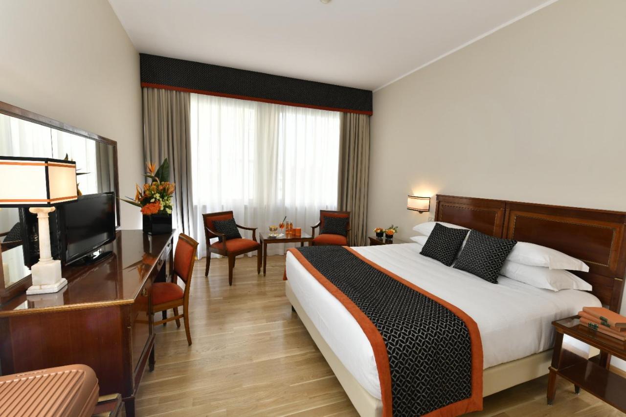 Quarto Clássico com Cama de Casal ou 2 de Solteiro