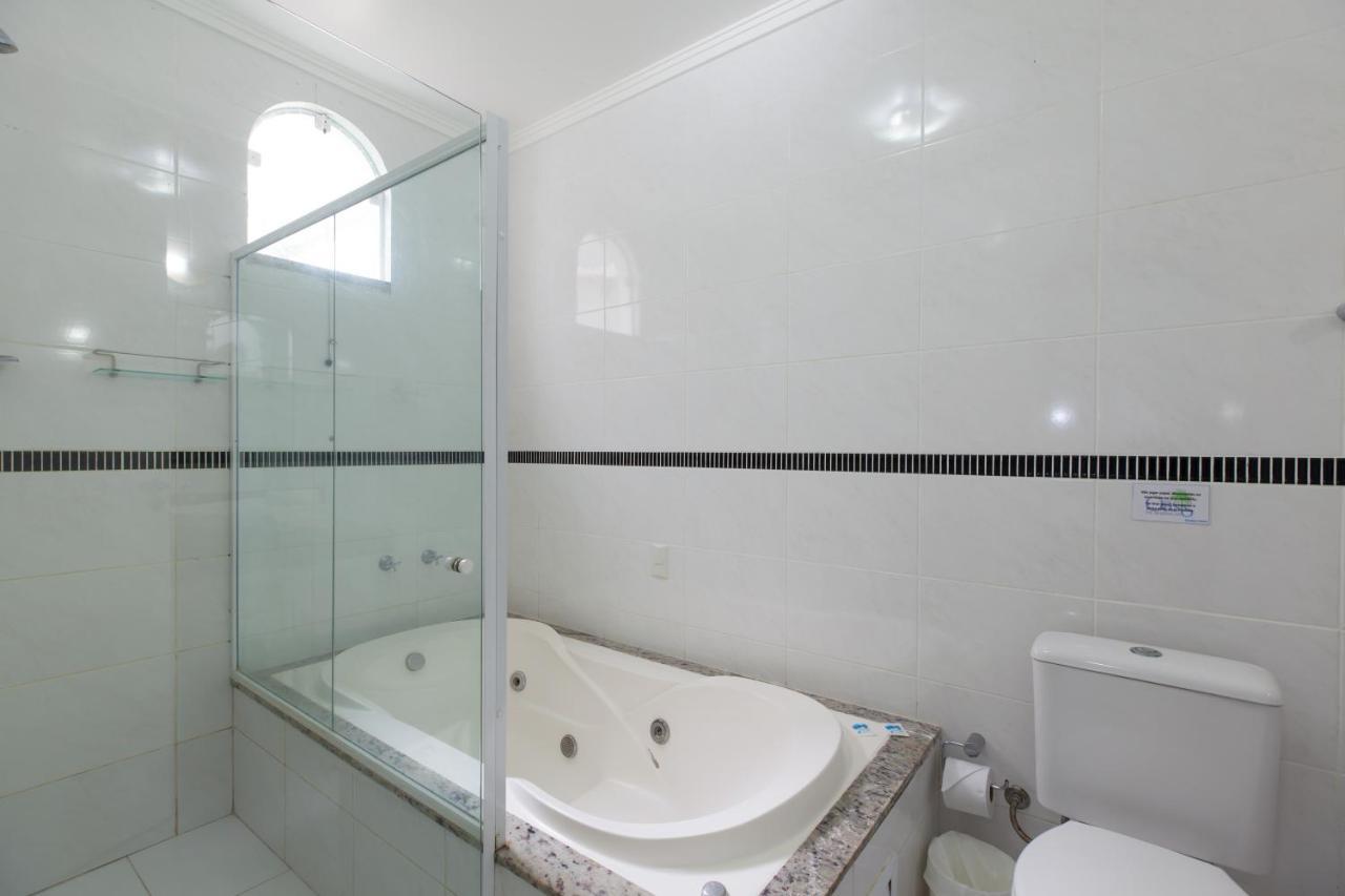 Quarto Duplo com Banheira de Hidromassagem