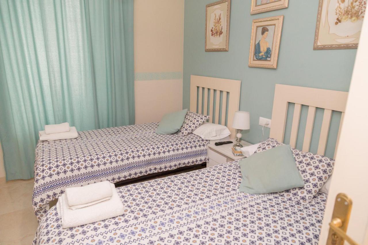 Zweibettzimmer mit eigenem Bad außerhalb des Zimmers