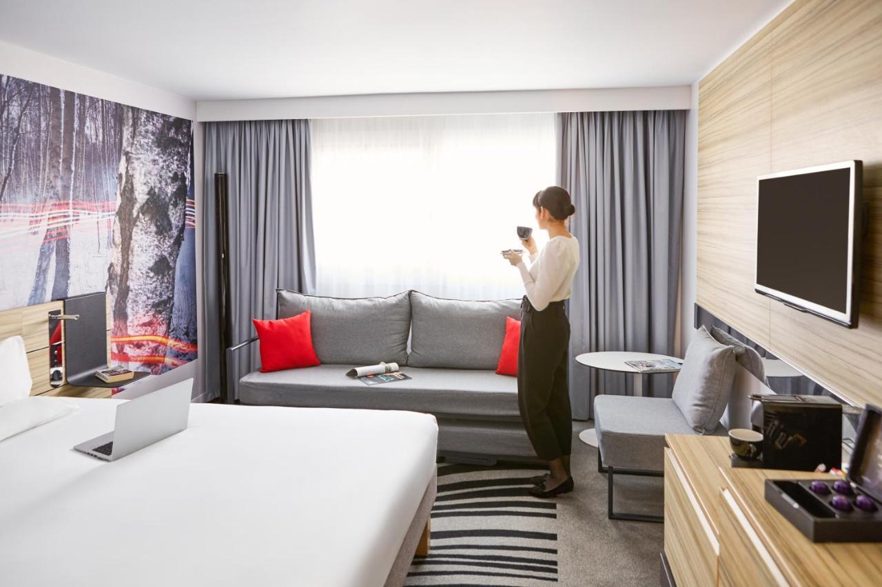 Habitación Familiar con sofá y cama grande