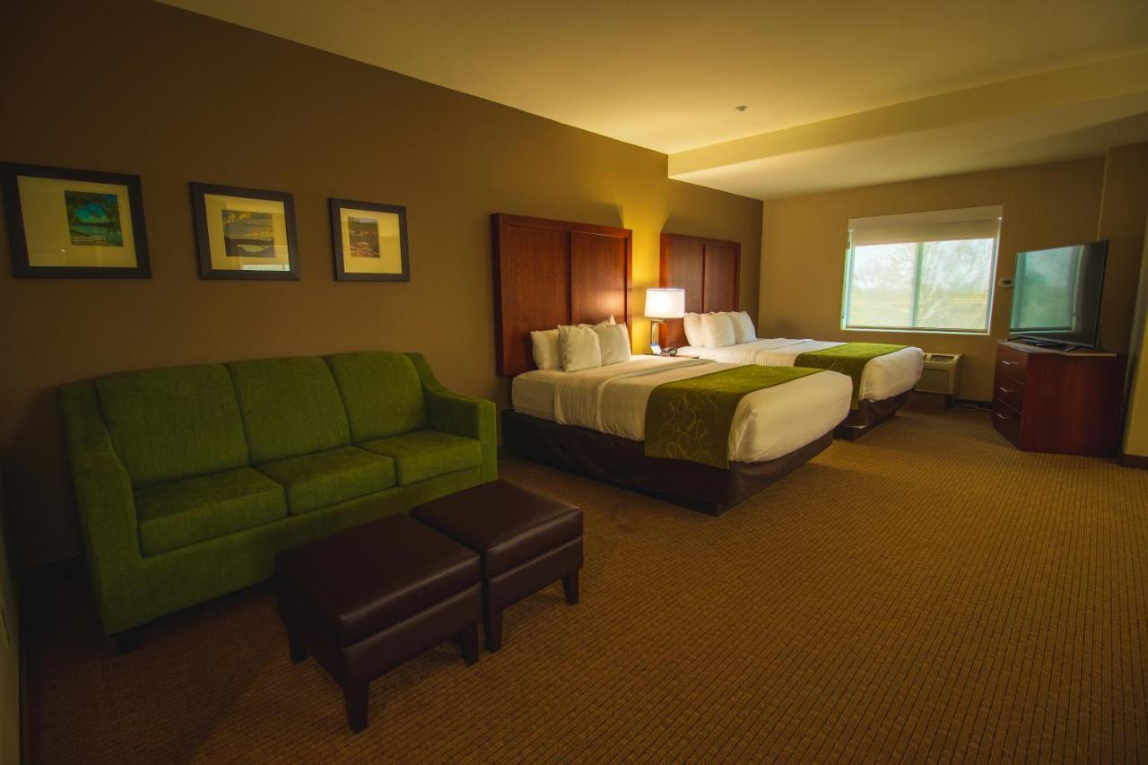 Queen Suite with Two Queen Beds - Non-Smoking