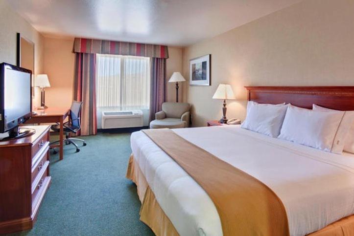 King Room - Mobility Access/Hearing Accessible