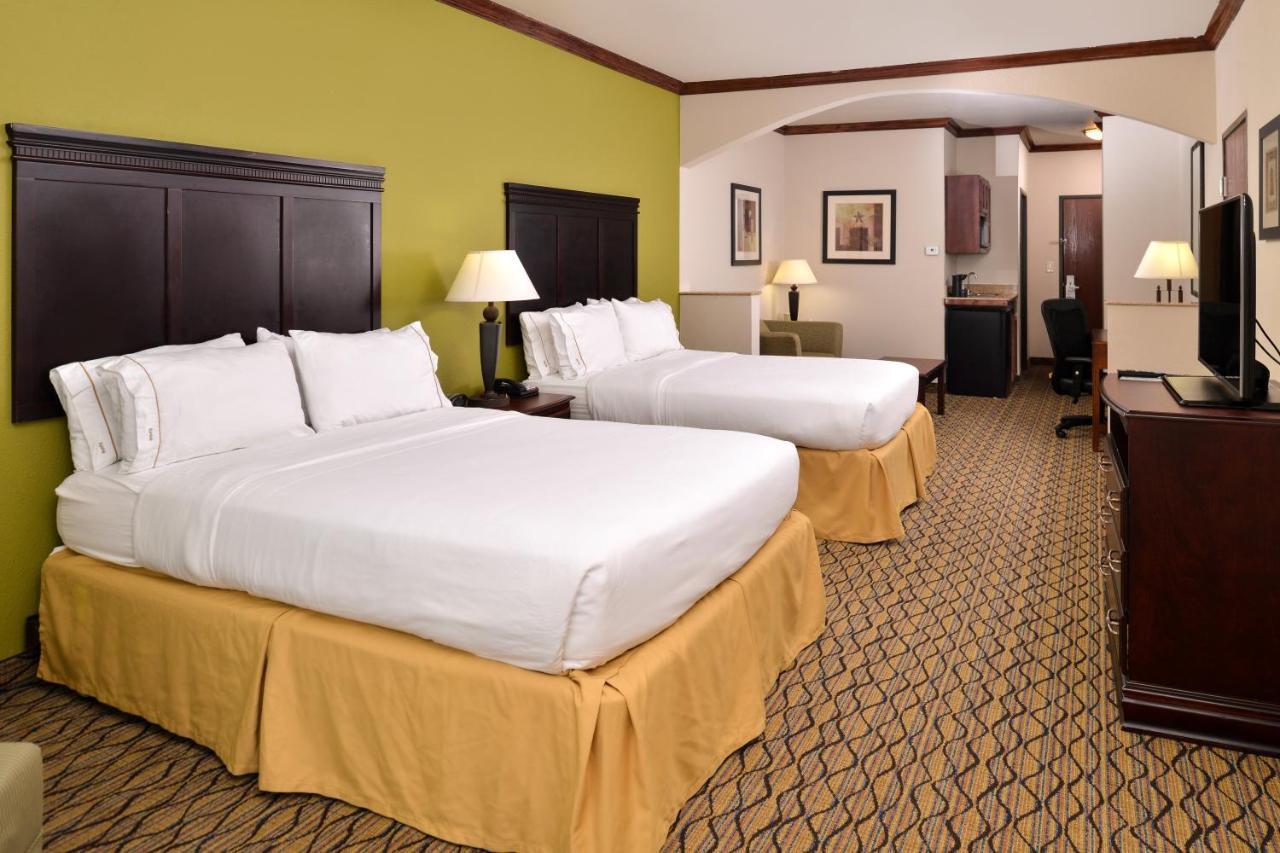 Suite with Two Queen Beds