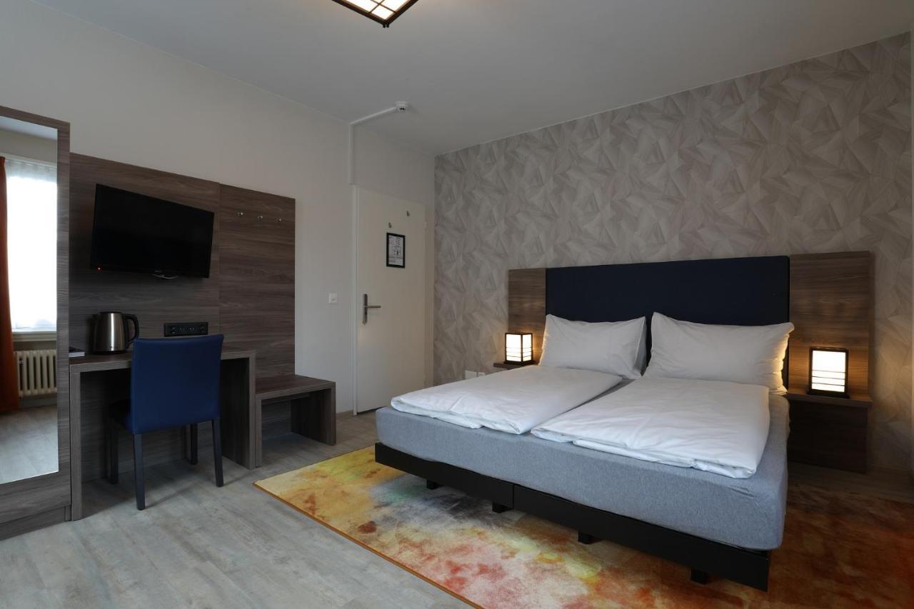 Großes Doppel-/Zweibettzimmer