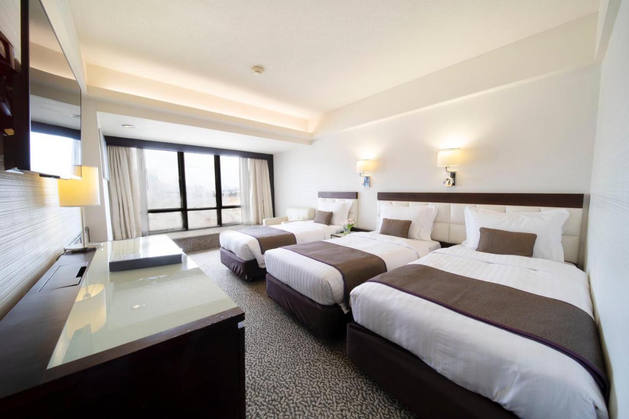 Family Room (3 Adults)