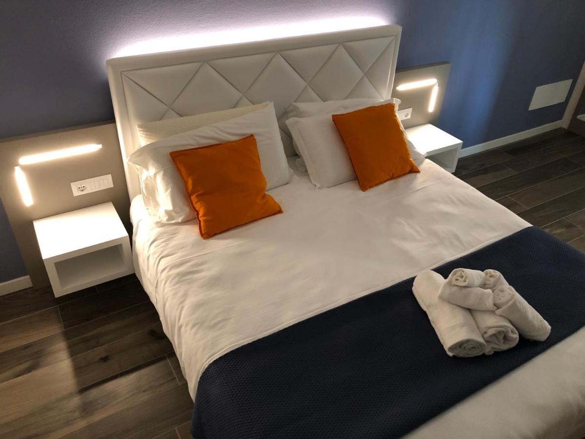 Superior One-Bedroom Apartment Terrace,989626471:JPEG